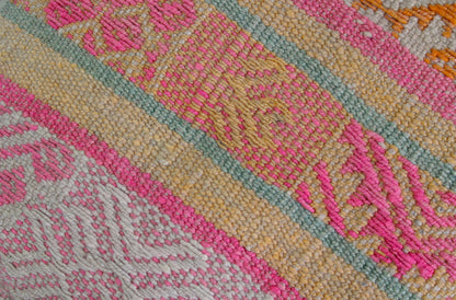 Peruanisches Frazadakissen 30x50 cm von Glueck und Fund mit handgewebtem Ethno-Design, ideal für Balkon, Terrasse oder Wohnzimmer.