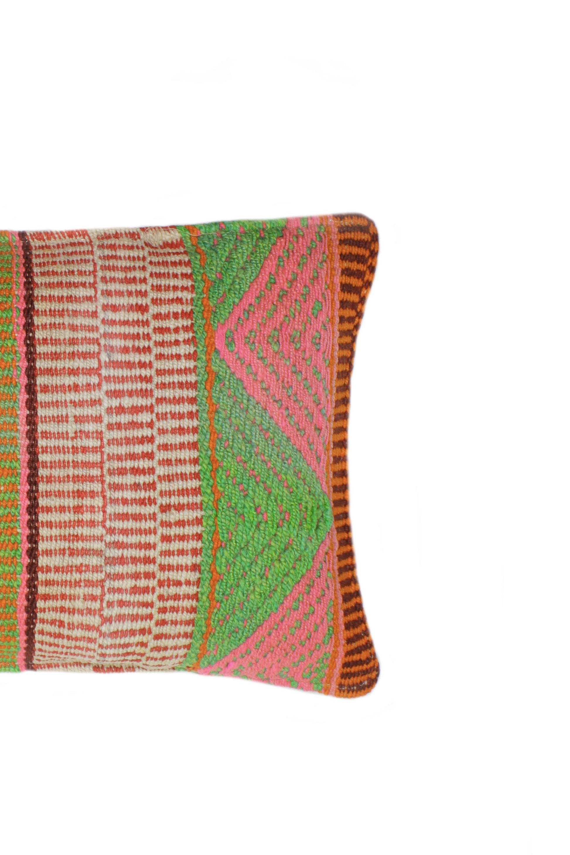 Boho Frazadakissen 30x50 von Glueck und Fund mit buntem, weichem Stoff und dekorativem Design für gemütliche Sitzplätze.