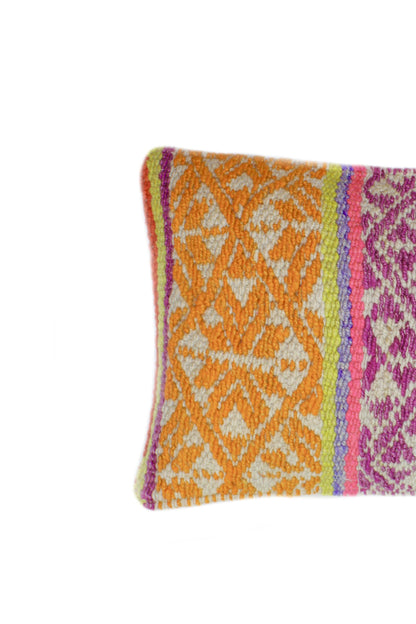 Bunt bedrucktes Frazadakissen 30x50 cm mit Rautenmuster, dekoratives Kissen von Glueck und Fund für Wohnzimmer oder Schlafzimmer
