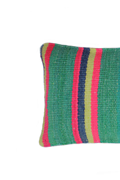 Frazadakissen 30x50 cm in flaschengrün von Glueck und Fund, weiches Kissen für Sofa oder Bett, gemütliches Dekokissen
