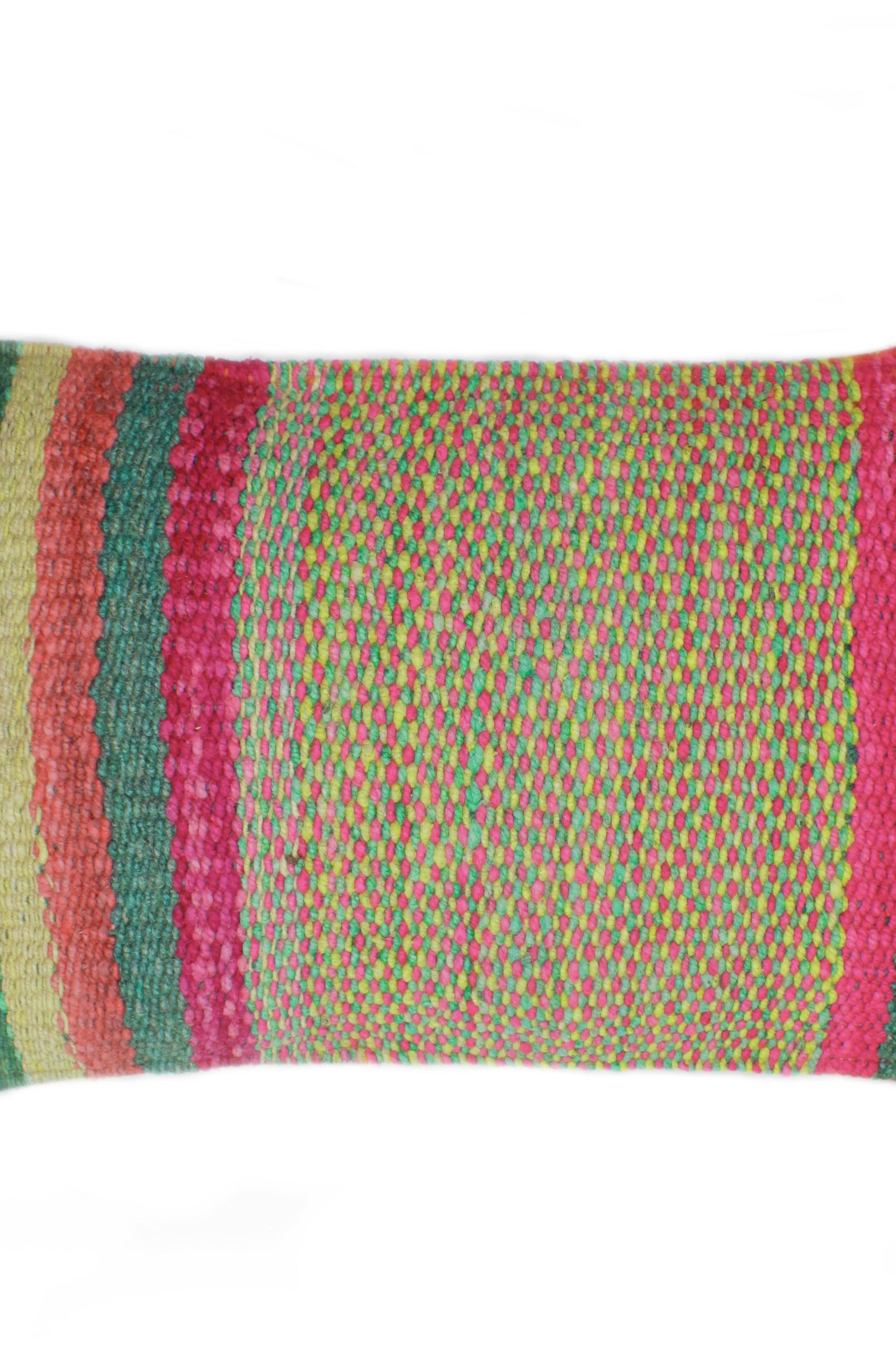 Gelbes, meliertes Frazadakissen 30x50 cm von Glueck und Fund, weiches Kissen für Sofa oder Bett.