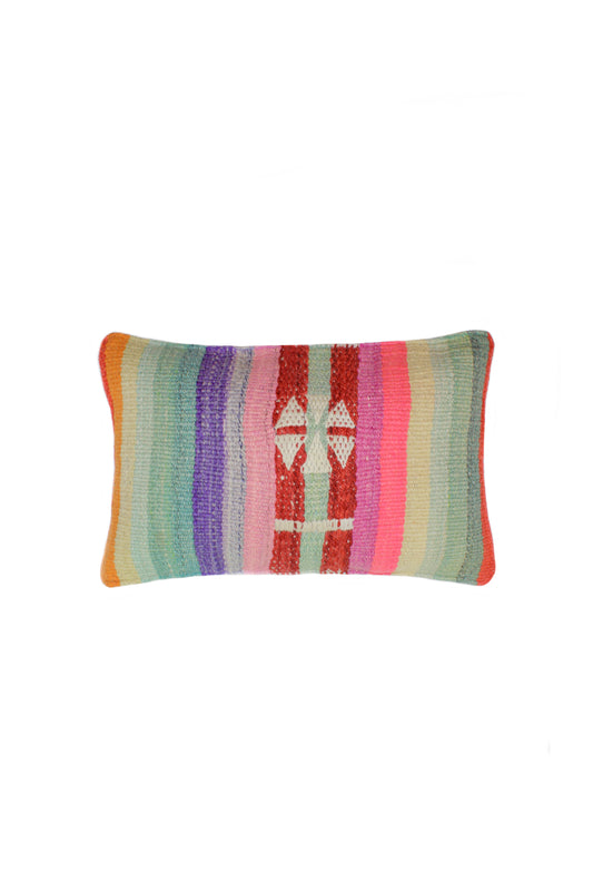 Inka Frazadakissen 30x50 von Glueck und Fund, weiches Kissen mit buntem Muster, ideal für dekoratives Schlaf- oder Sitzzubehör.