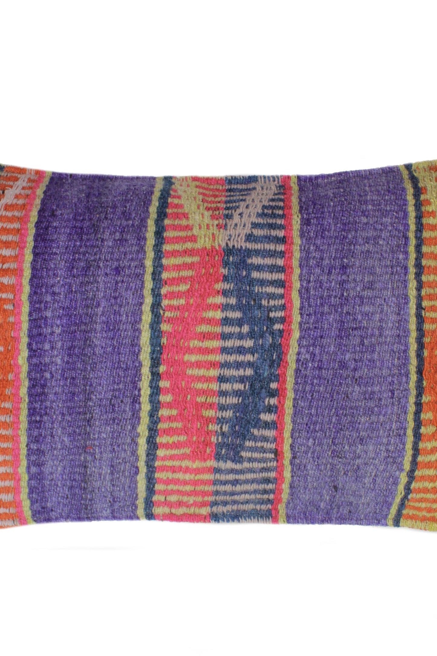 Lila Frazadakissen 30x50 cm von Glueck und Fund, robustes Kissen mit stilvollem Design für Sofa oder Bett.