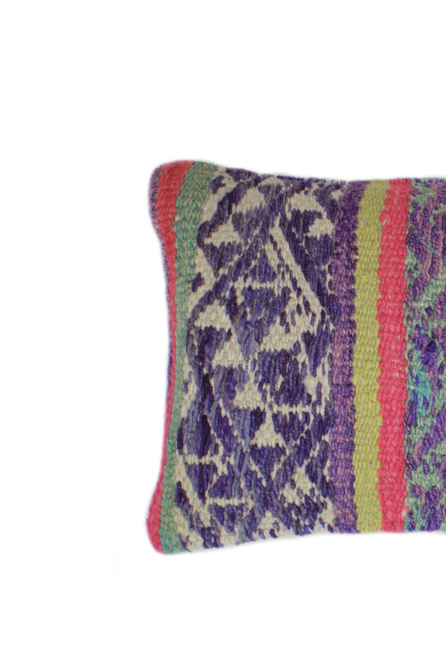 Lila Frazadakissen 30x50 cm mit Dreiecken, weiches Dekokissen von Glück und Fund für Sofa oder Bett.