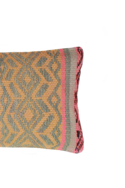 Dekoratives Frazadakissen 30x50 cm mit Rhombenmuster von Glueck und Fund, weiches Kissen für Sofa oder Bett.