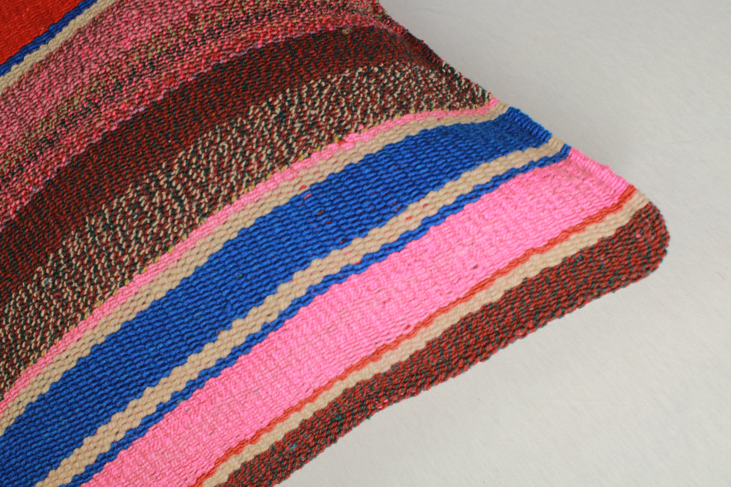 Marineblaues Frazadakissen 45 x 45 aus Peru von Glueck und Fund, weiches Kissen mit traditionellem Muster, ideal für Sofa oder Bett