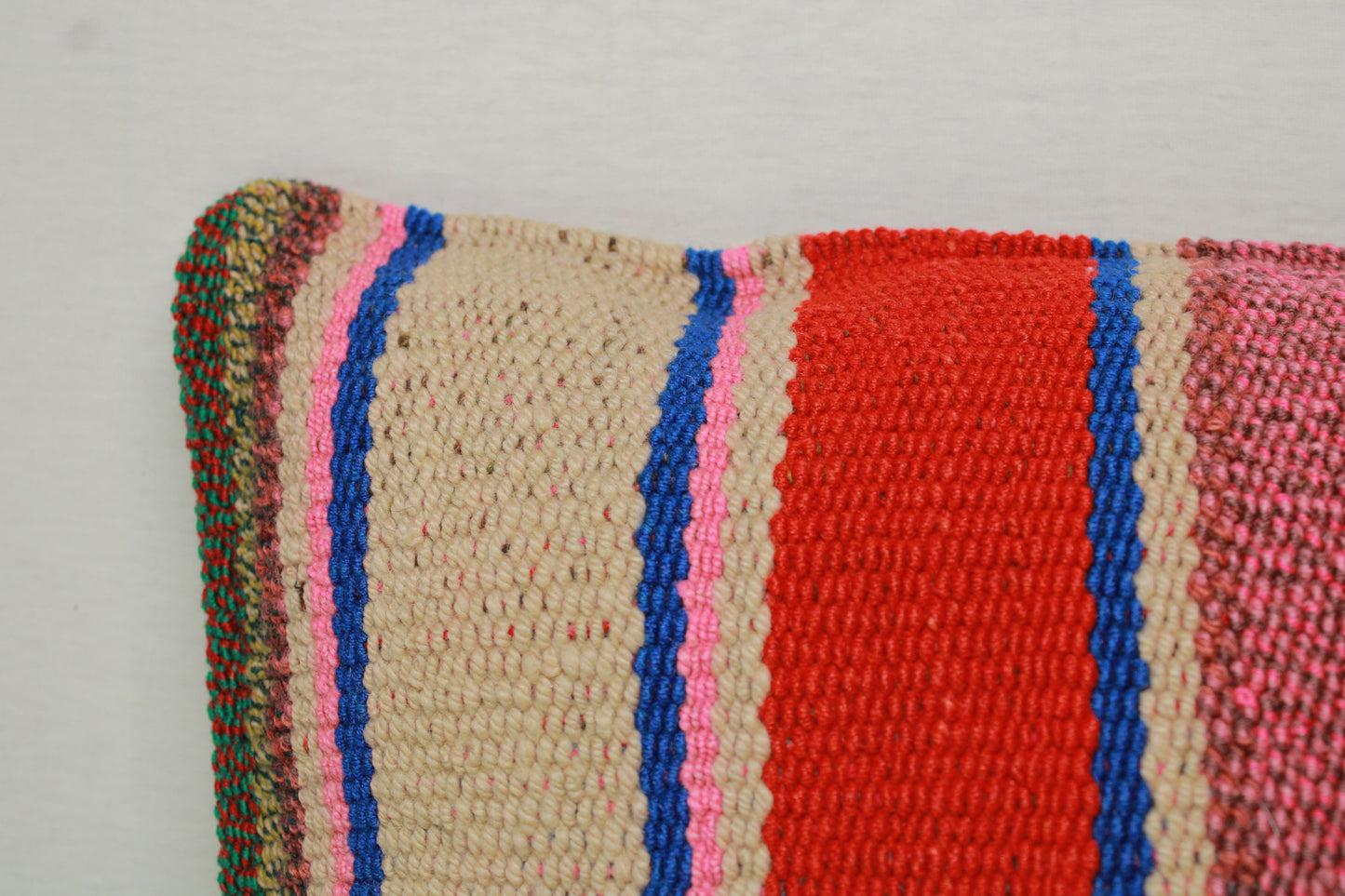 Marineblaues Frazadakissen 45x45 aus Peru von Glück und Fund mit traditionellem Muster, dekoratives Kissen für Sofa oder Bett