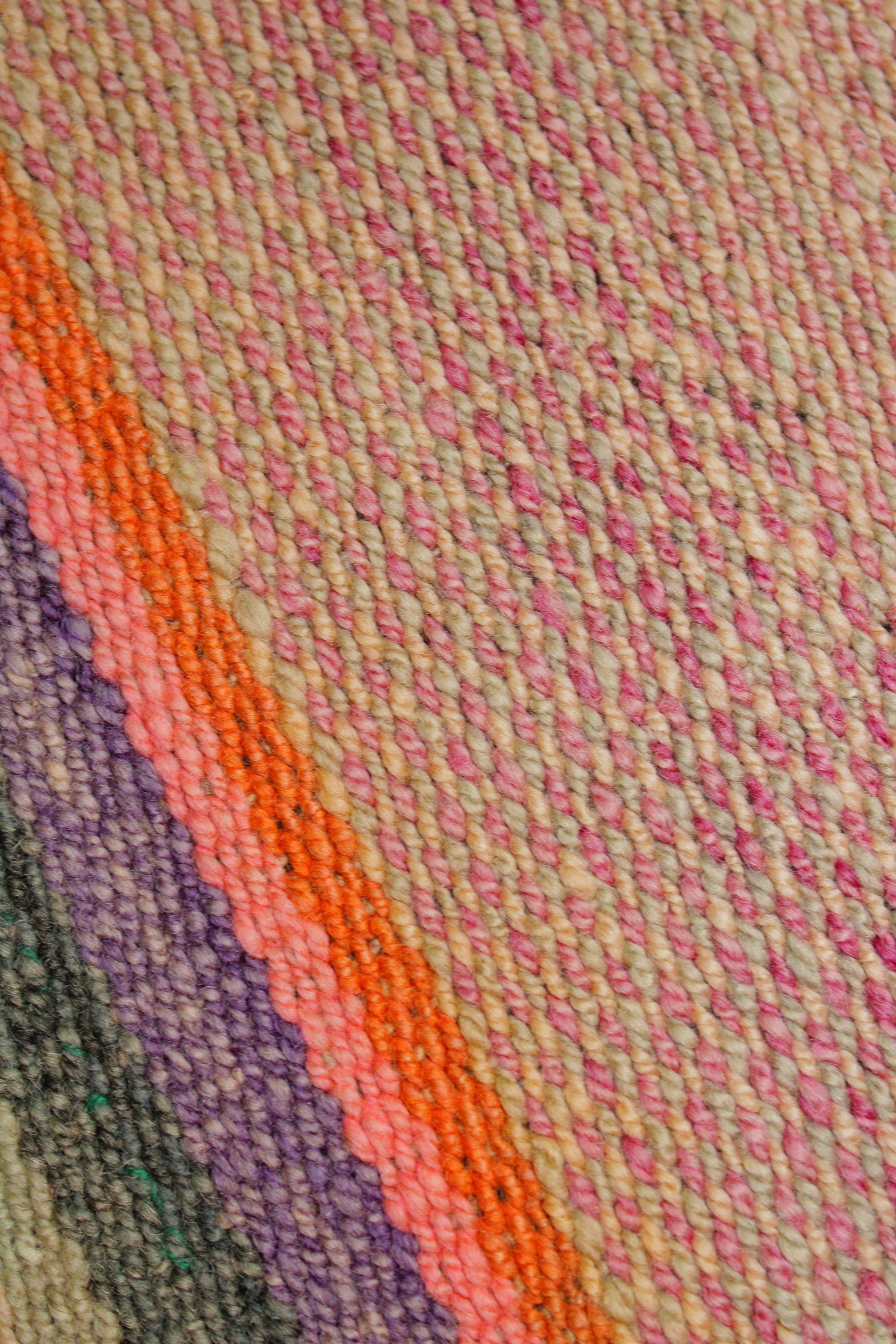 Detailansicht rosa Frazadakissen 45 x 45 aus Peru von Glück und Fund, weiches Dekokissen mit traditionellem Muster.