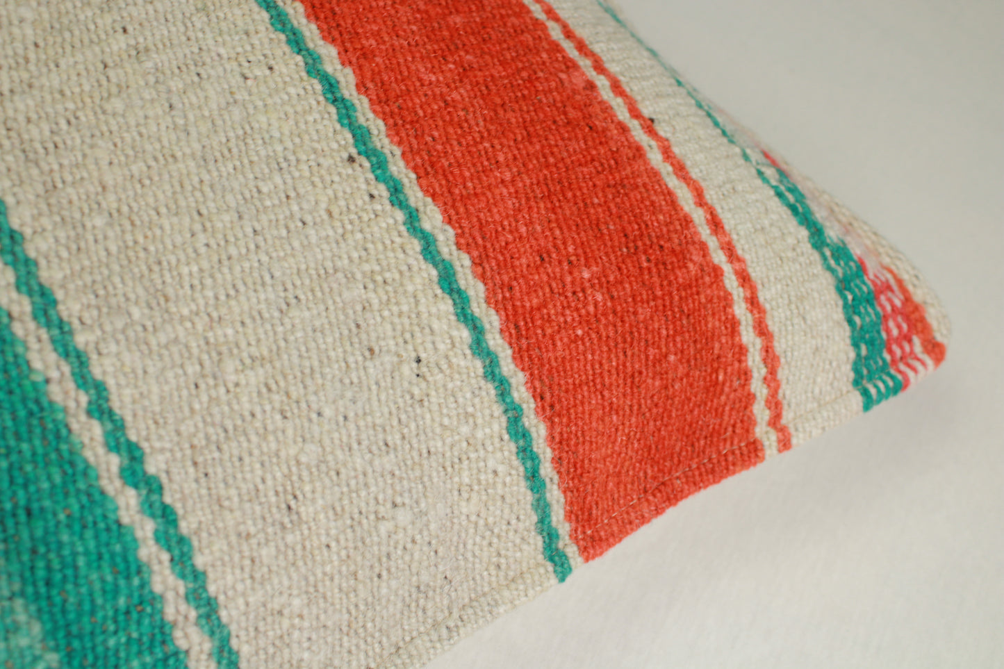 Peru Frazadakissen 45x45 cm mit Wellenmuster, weiches Kissen von Glueck und Fund, perfekt für gemütliche Sitzgelegenheiten