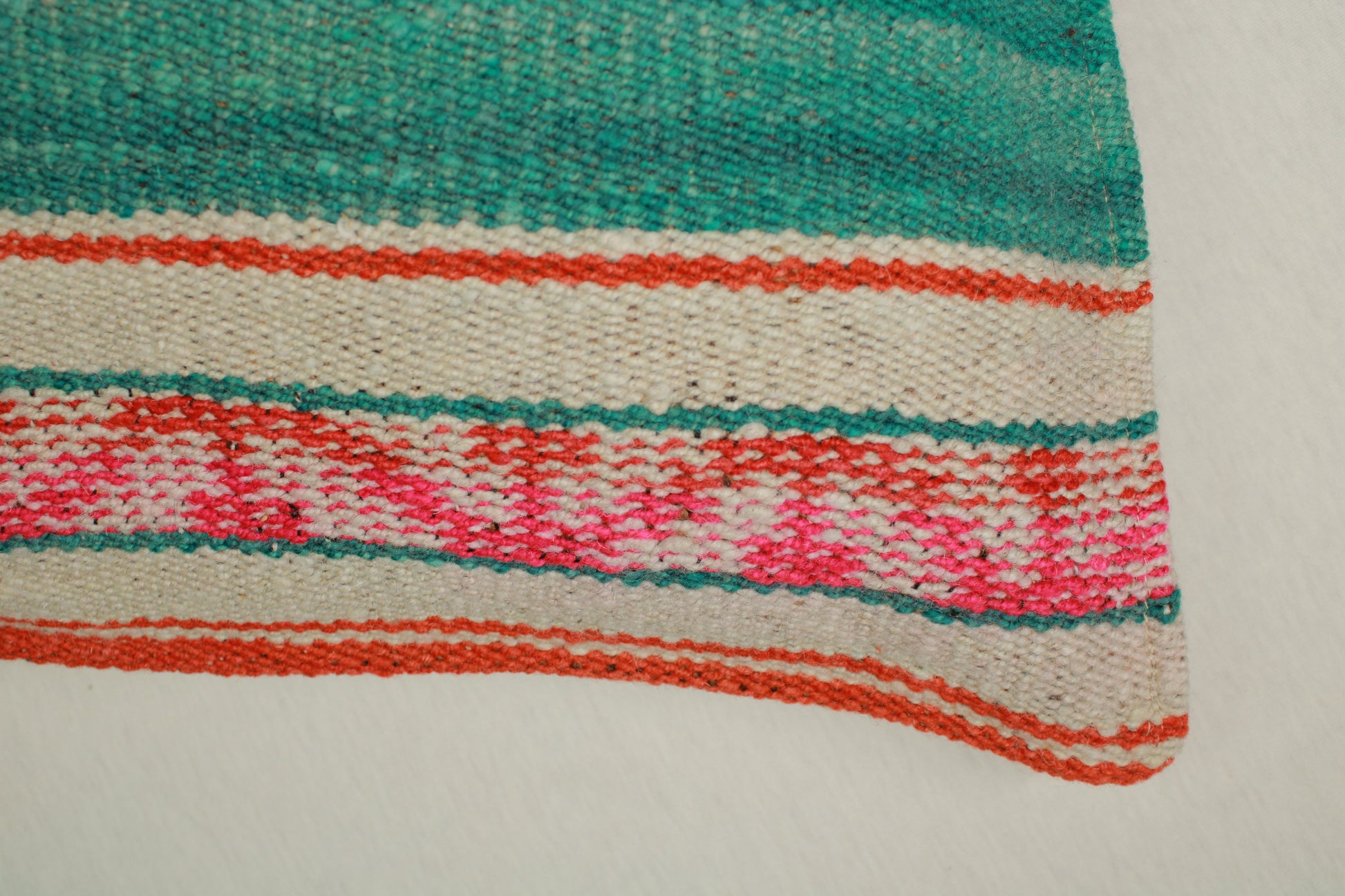 Peru Frazadakissen 45x45 mit Wellenmuster, dekoratives Kissen von Glück und Fund, weiche Textur und stilvolles Design