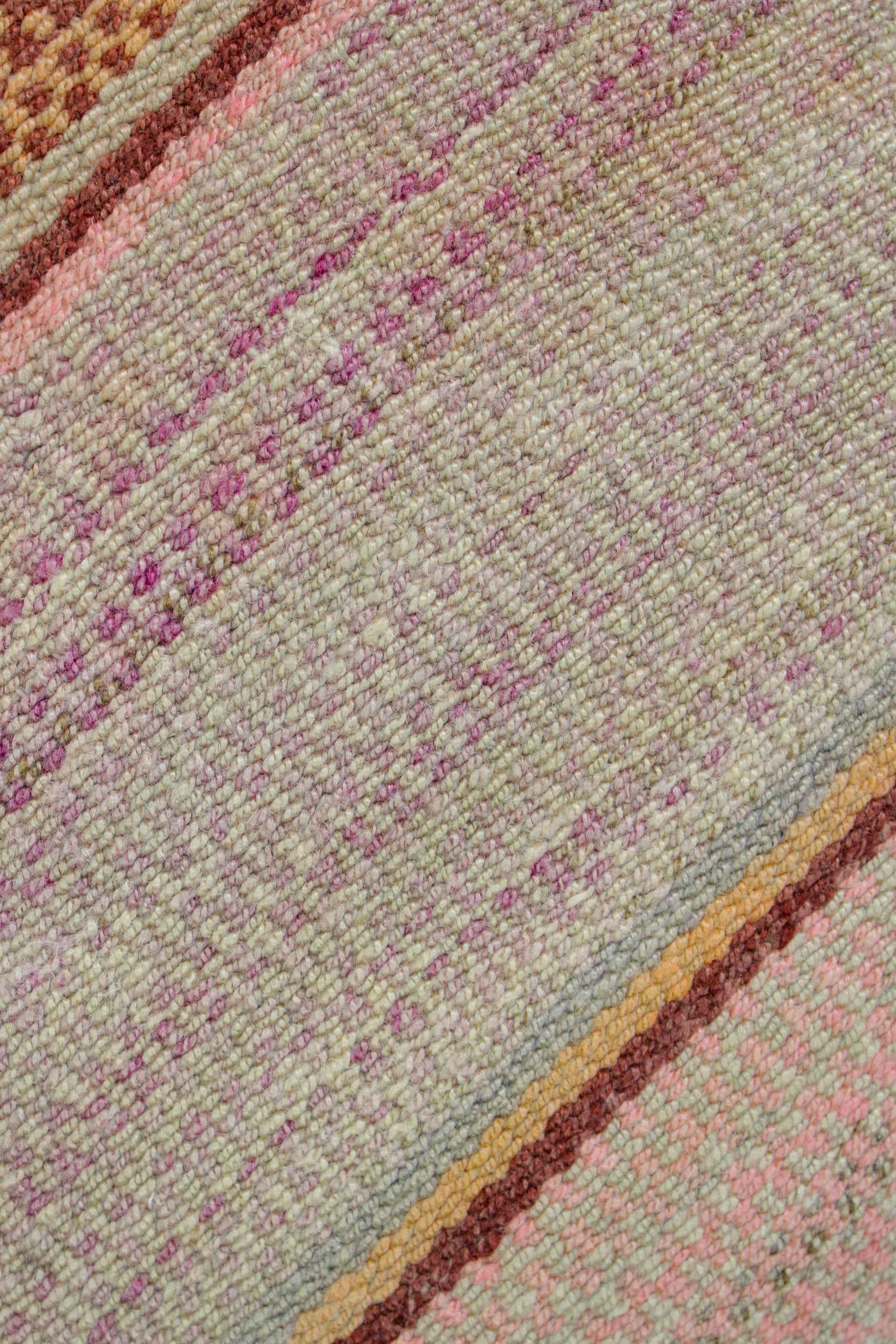 Detailansicht peruanisches Kissen45x45 cm in zartem Rosa von Glück und Fund, handgewebt, ideal für Wohnzimmer oder Balkon.
