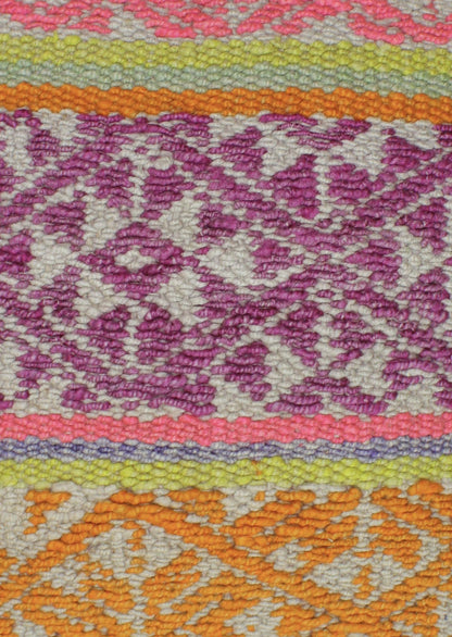 Bunt bedrucktes Kissen 45x45 cm mit Rautenmuster von Glueck und Fund, weiche Textur, ideal für gemütliche Wohnräume