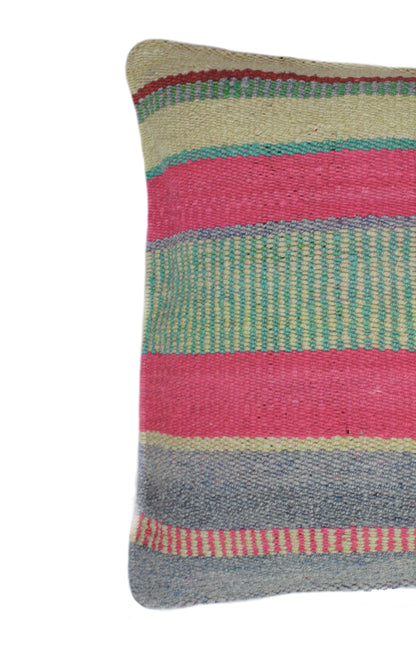 Himbeerrosa Frazadakissen 45x45 aus Peru von Glueck und Fund mit weichem Stoff und handgefertigtem Design.