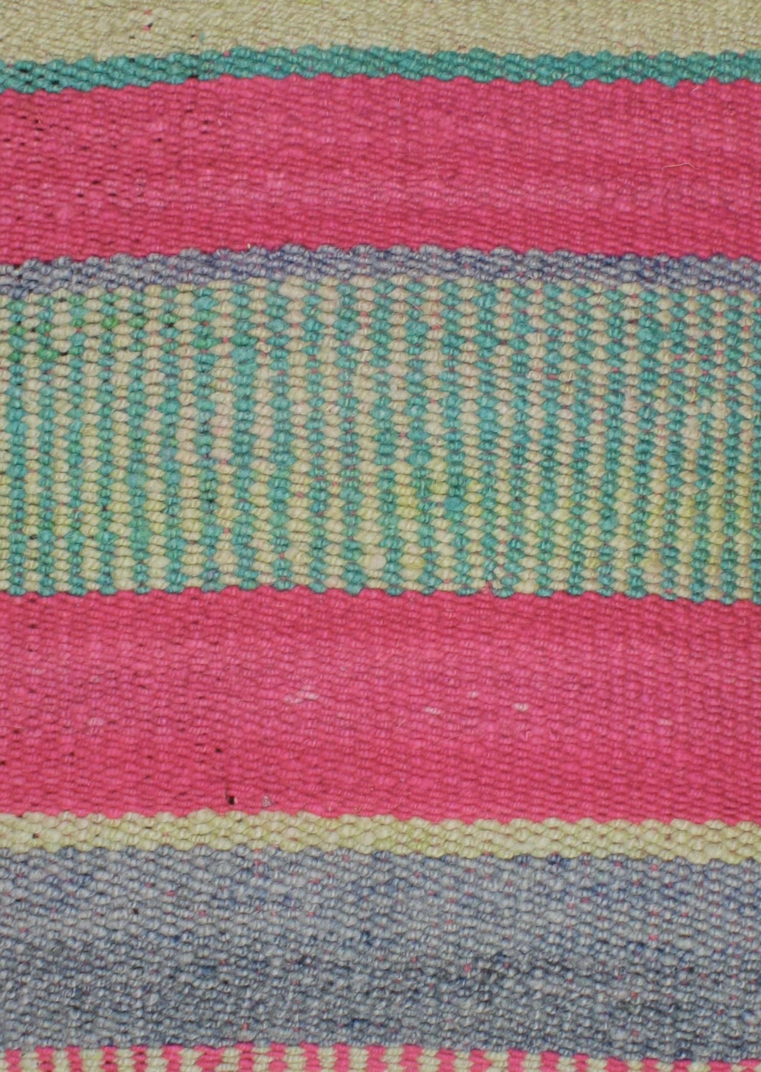 Himbeerrosanes Frazadakissen 45x45 aus Peru, weiches Kissen von Glueck und Fund mit traditionellem Muster.