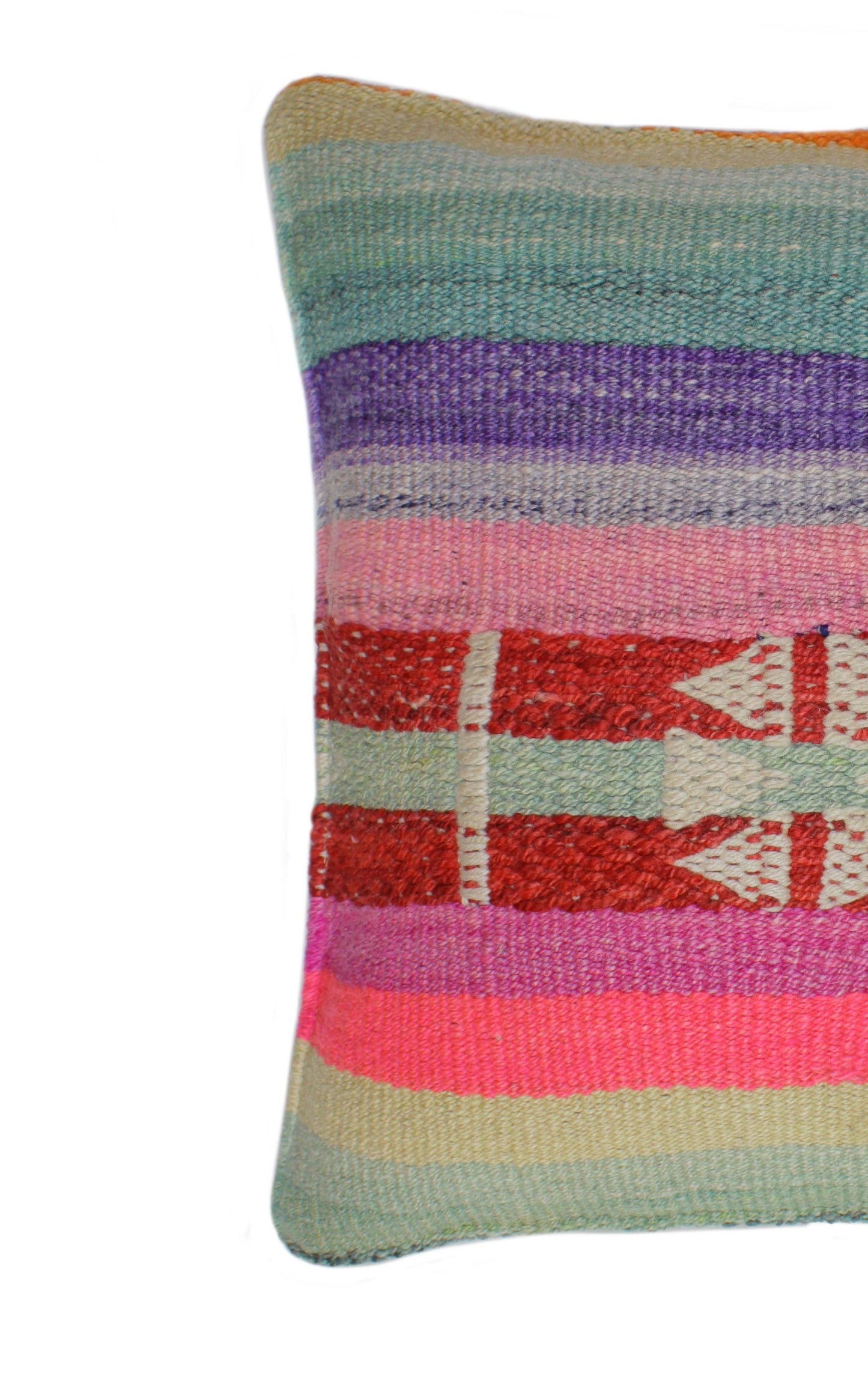 Inka Frazadakissen 45x45 aus Peru mit traditionellem Muster, weiche Textur, von Glueck und Fund, auf einem Sofa liegend