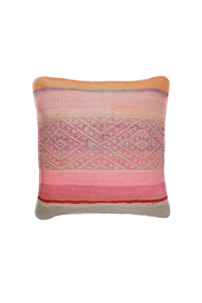 Rosa Kissen 45x45 aus Peru mit Raute-Muster, dekoratives Kissen von Glueck und Fund, weiche Textur und handgefertigtes Design