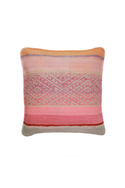 Rosa Kissen 45x45 aus Peru mit Raute-Muster, dekoratives Kissen von Glueck und Fund, weiche Textur und handgefertigtes Design