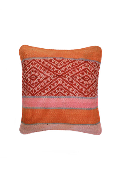 Rotes Frazadakissen 45x45 aus Peru mit Rautenmustern, dekoratives Kissen von Glück und Fund, gewebt mit traditionellem Design