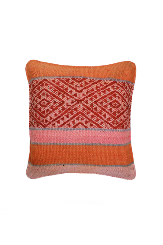 Rotes Frazadakissen 45x45 aus Peru mit Rautenmustern, dekoratives Kissen von Glück und Fund, gewebt mit traditionellem Design