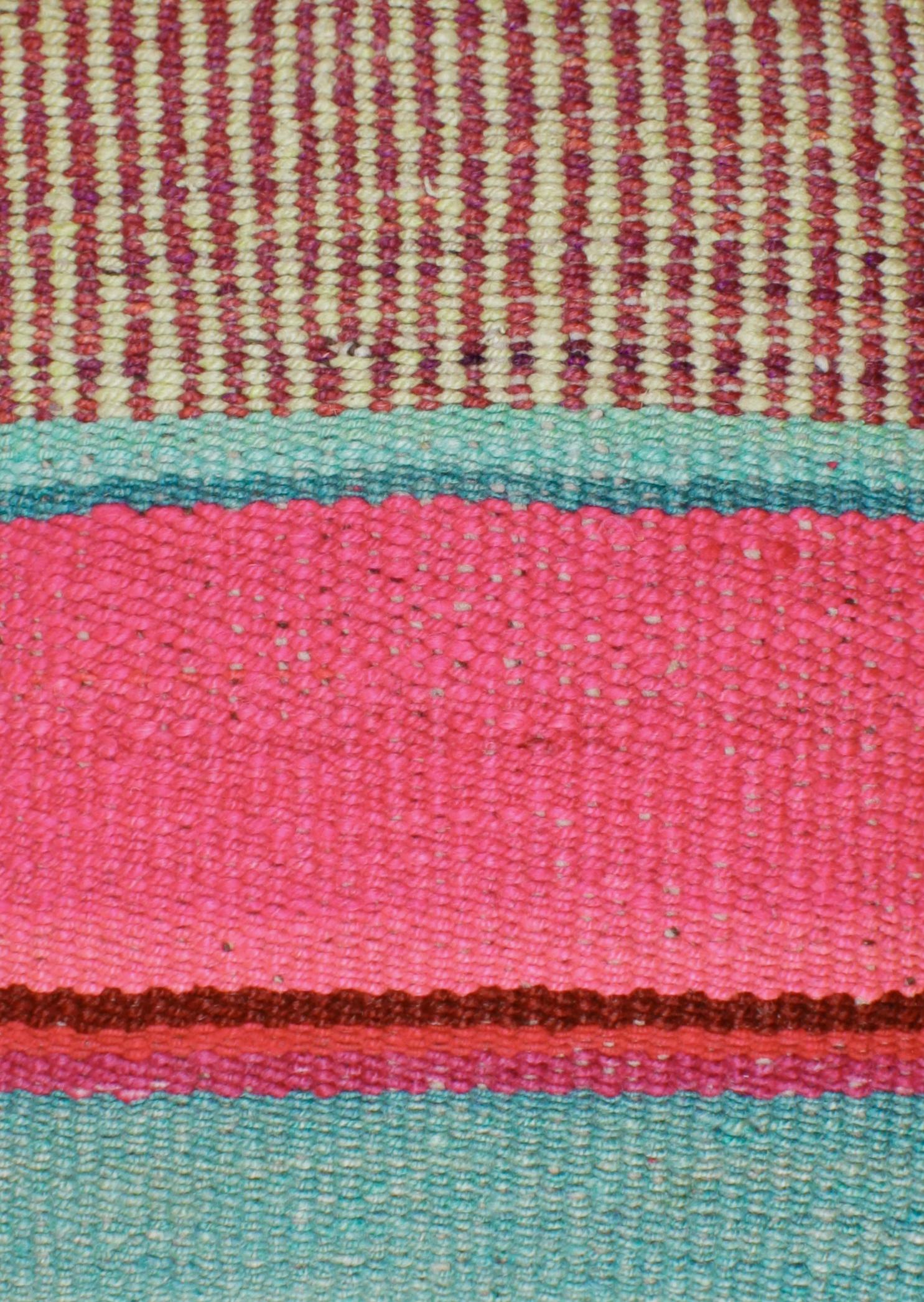 Frazadakissen 45x45 cm von Glueck und Fund in leuchtendem Fuchsia, weiche Kissenhülle mit buntem Muster.