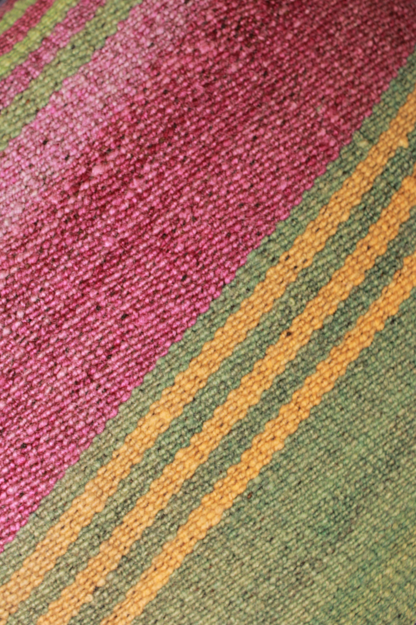Streifen-Frazadakissen 45x45 cm von Glueck und Fund, weiches Kissen mit gestreiftem Design für gemütliche Dekoration.