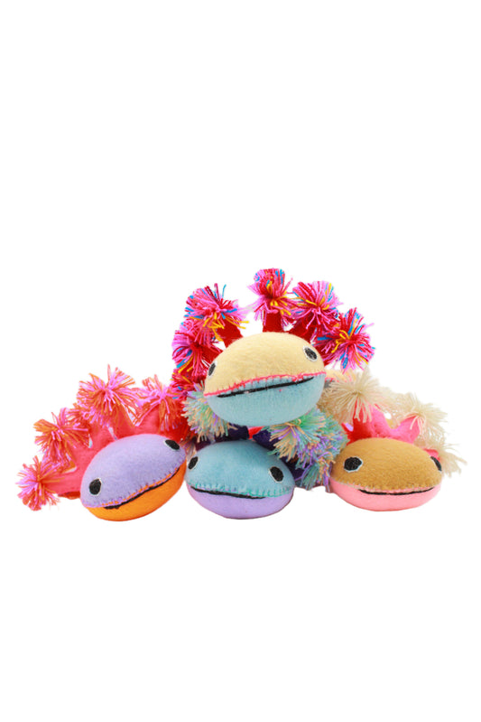 Handgemachtes Axolotl Kuscheltier von Glueck und Fund aus Mexiko, weiches Plüschtier für Kinder und Sammler.