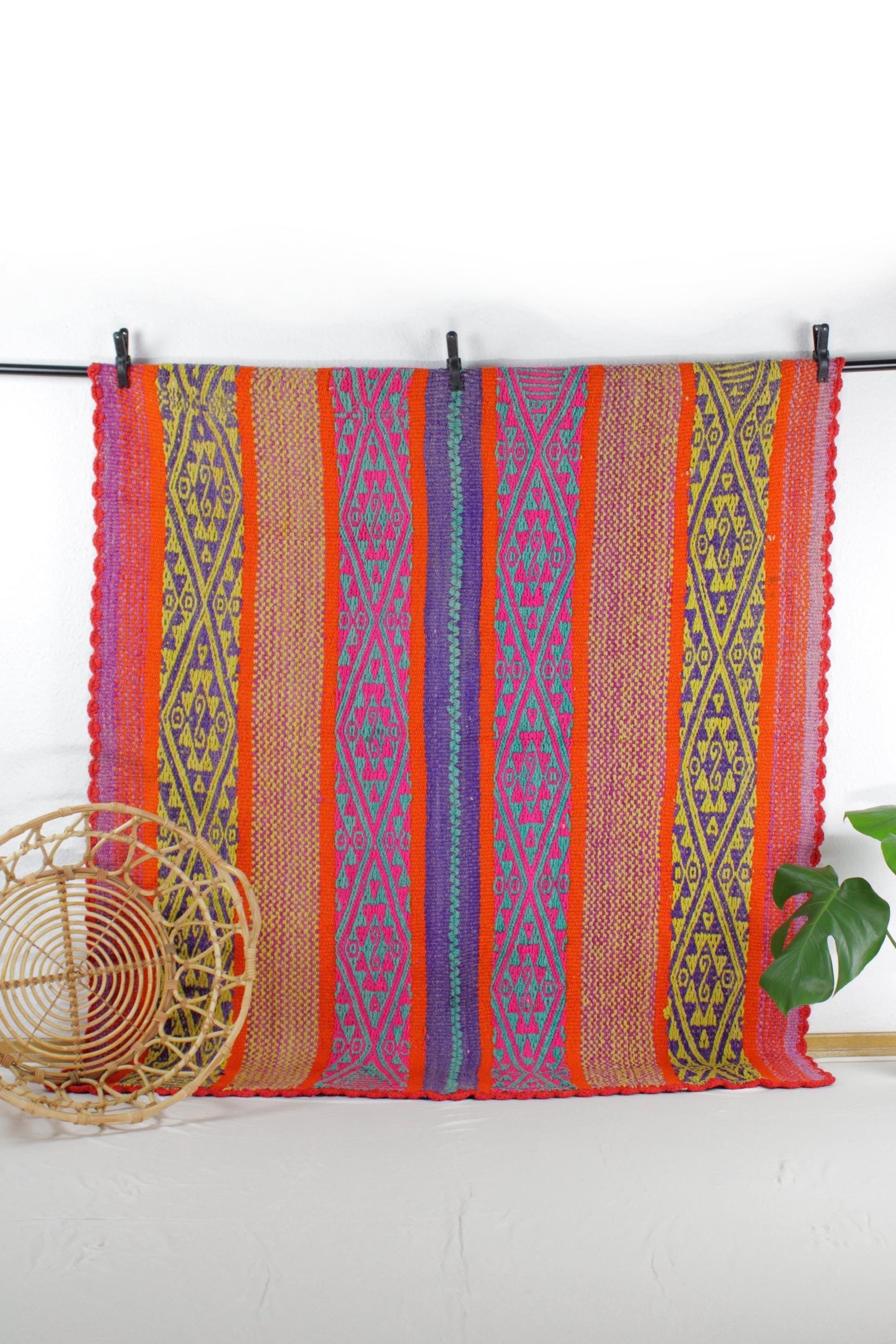 Kleiner Teppich mit Rhombenmuster, 155 x 136 cm, von Glueck und Fund, weiche Frazada-Teppich für Wohnzimmer und Schlafzimmer.