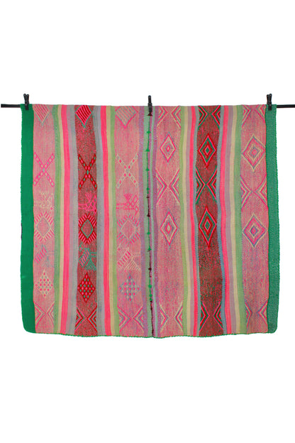Handgewebter kleiner Frazada-Teppich aus Peru, 155x162 cm, mit buntem Muster, von Glueck und Fund.