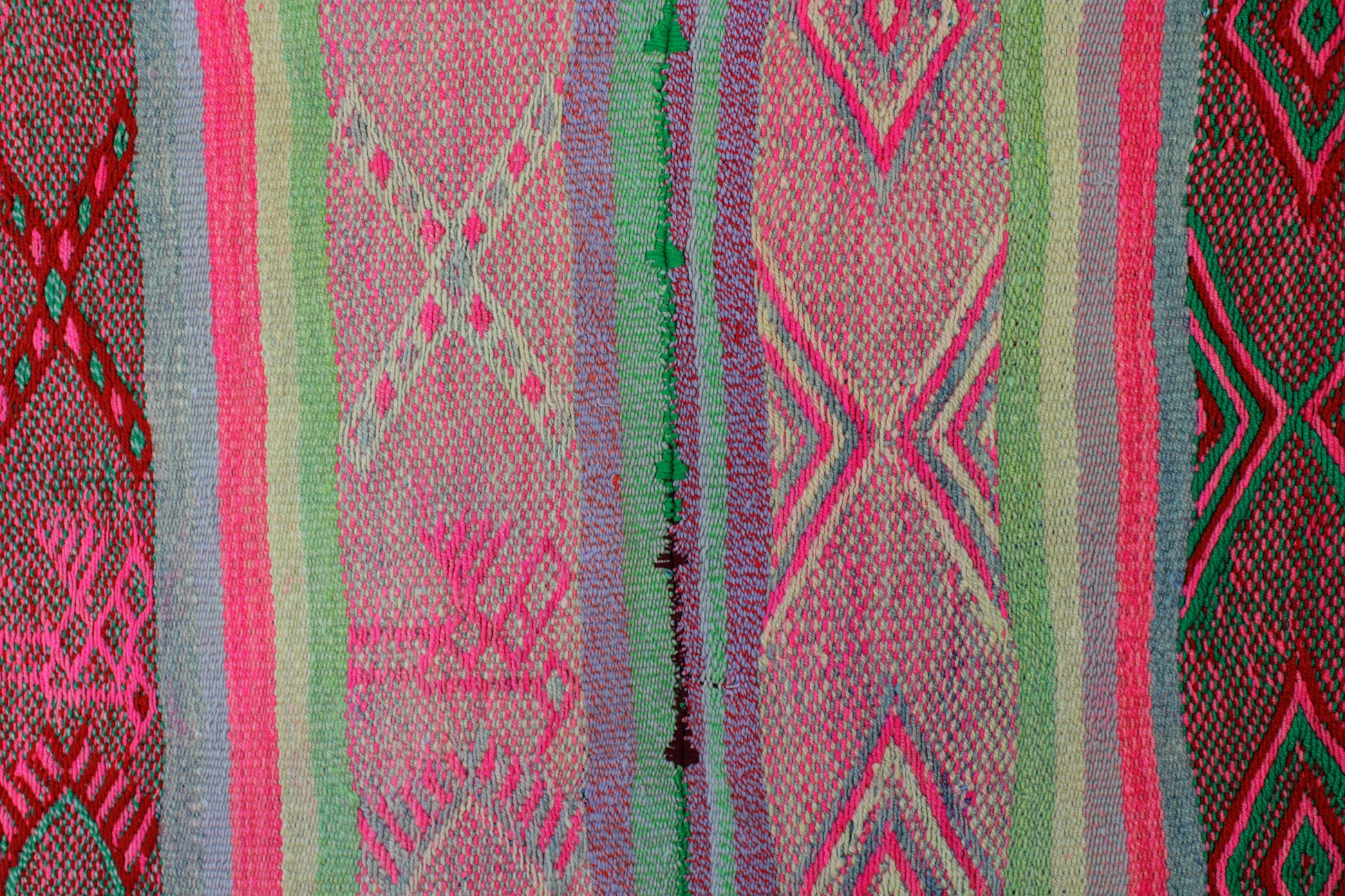Handgewebter kleiner Frazada-Teppich aus Peru, 155x162 cm, von Glueck und Fund, mit buntem, traditionellem Muster.