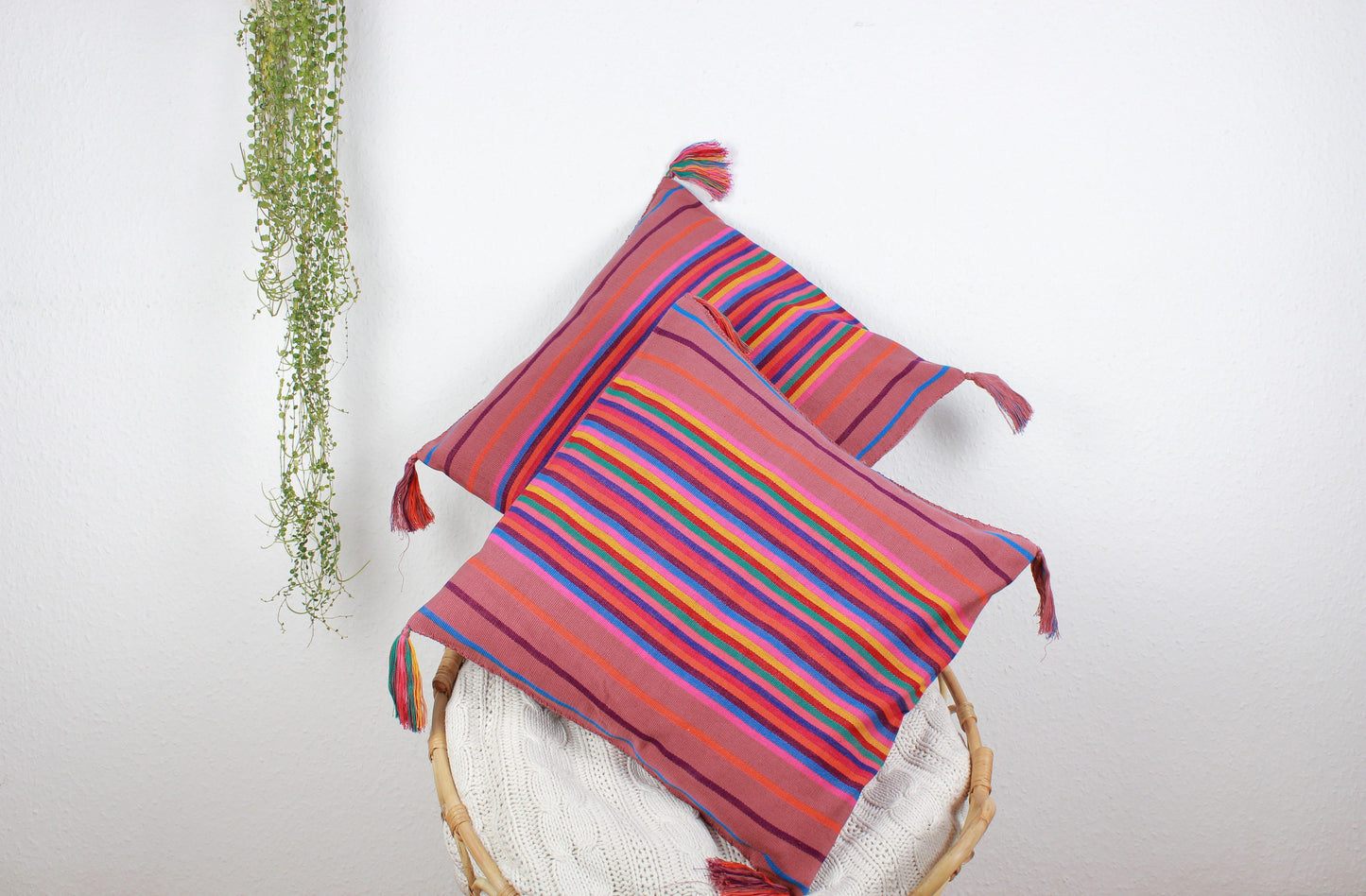 handgewebte kissenhulle multicolour stripes rosa aus mexik