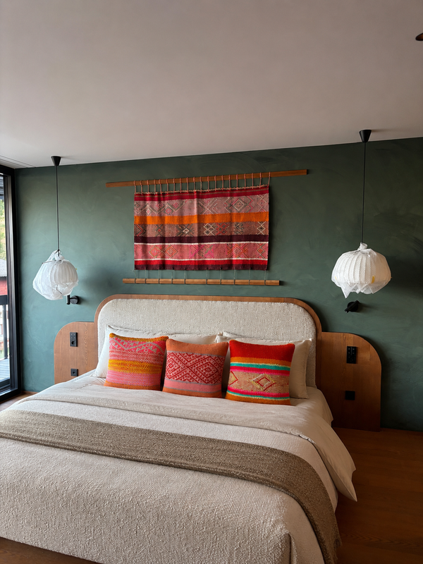 Glück & Fund bietet handgefertigte Frazada- und Alpaka-Produkte für Retail, Interior Projekte und Hotels – traditionelles peruanisches Handwerk kombiniert mit modernem Interior Design.